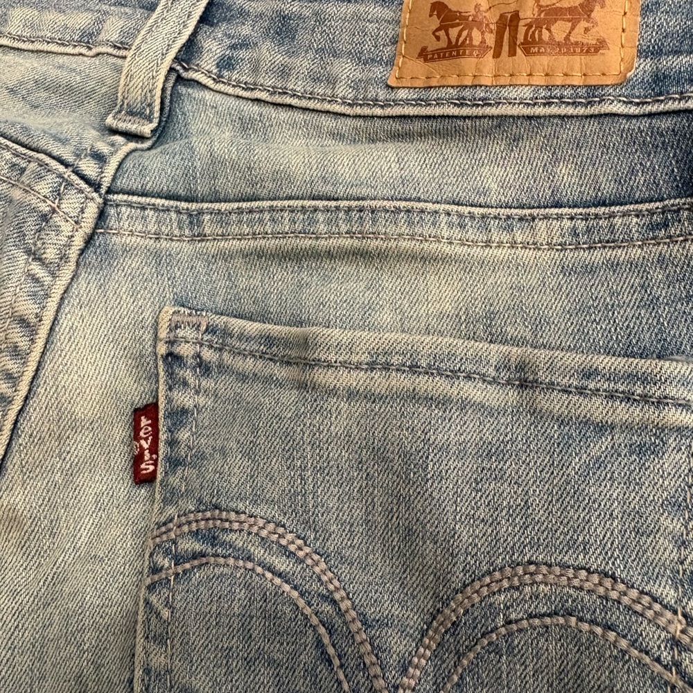 Levi's Light Blue Denim Jeans with Red Tab